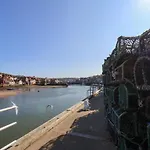 Beachfront بيت للعطل