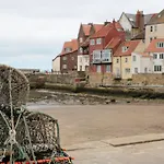 بيت للعطل Beachfront ويتبي