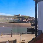 Beachfront بيت للعطل