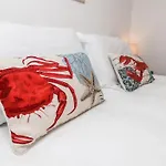 Beachfront بيت للعطل