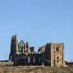 Beachfront بيت للعطل ويتبي