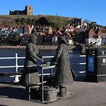 بيت للعطل Beachfront ويتبي