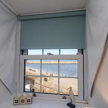 Beachfront * Γουίτμπι